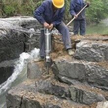 礦山無聲分解石頭用機載劈石機設備